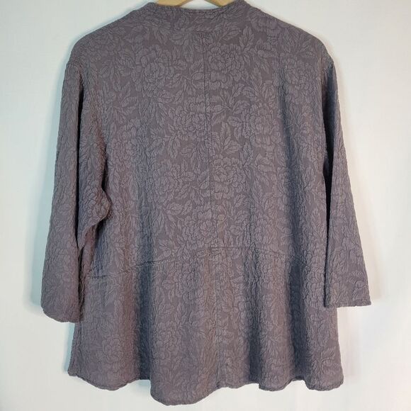 URU 100% Silk Gray Button Down Blouse - Picture 2 of 11